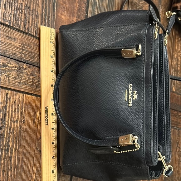 Coach Blue Shoulder Bag with Structured Elegance - Picture 2 of 15